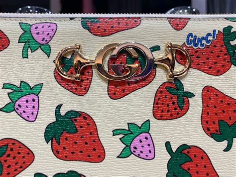 gucci strawberry top